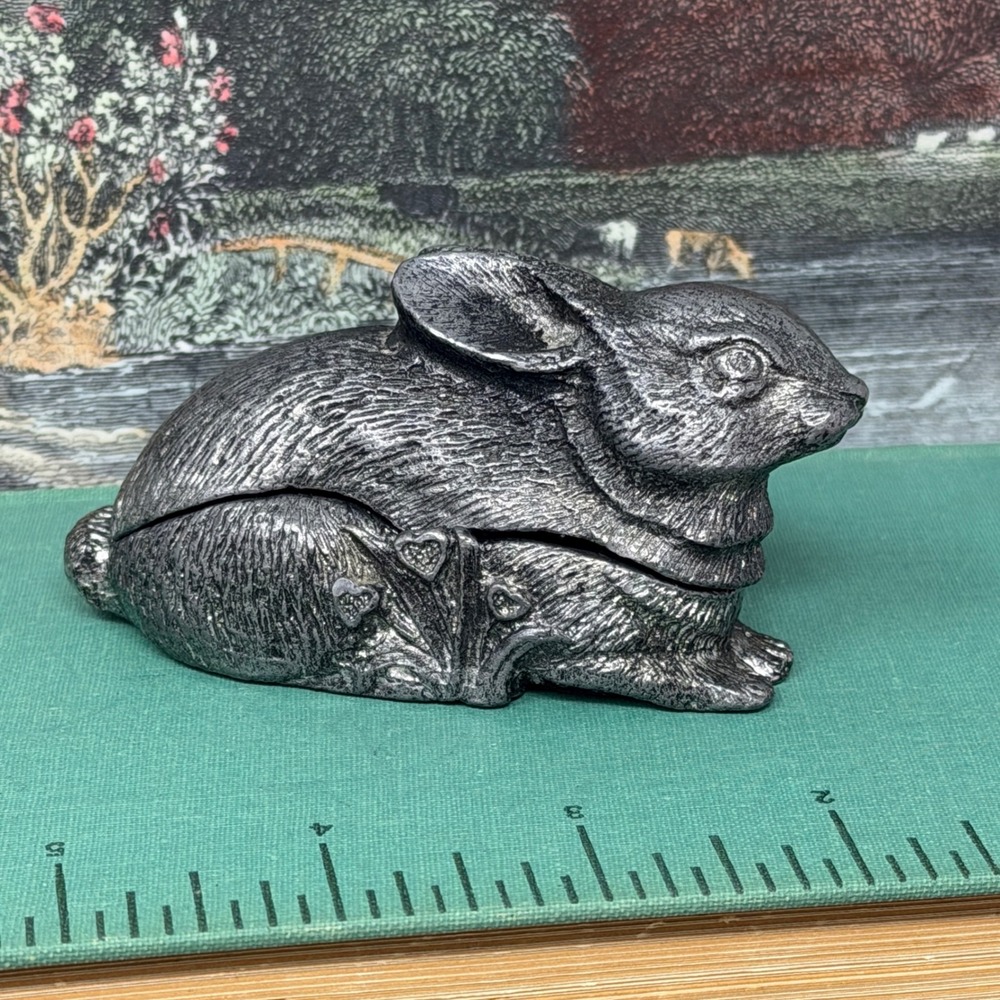 VTG Metzke 1985 Heavy Pewter Bunny Rabbit Trinket Box Cottagecore Heart Floral